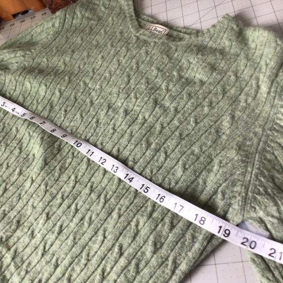 LL Bean Women's 80% Lambs Wool Cable Sweater Crewneck Green  Knit Sweater - Picture 9 of 11